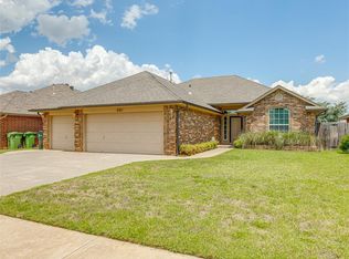 621 Eastridge Dr, Yukon, OK 73099