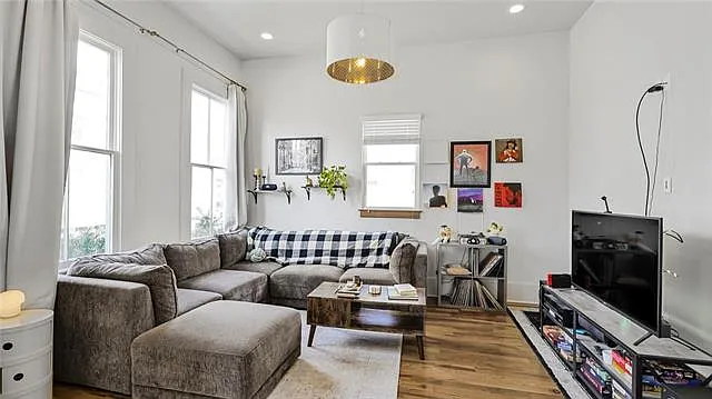 830 N White St — Photo 3