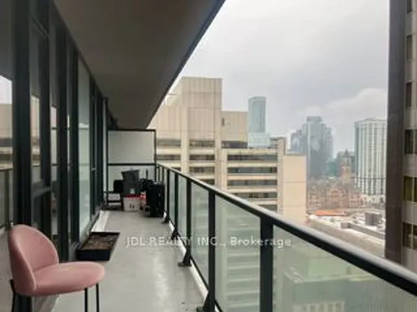 426 University Ave #2703, Toronto, ON M5G 1S9
