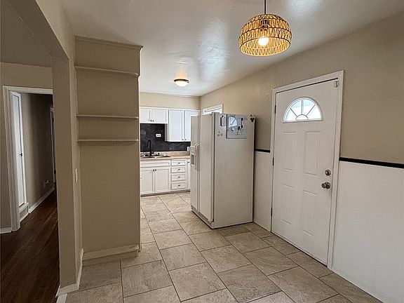 4th image of 828 N Darlington Ave