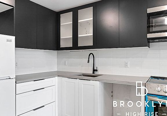 4th image of 21 29th St #504