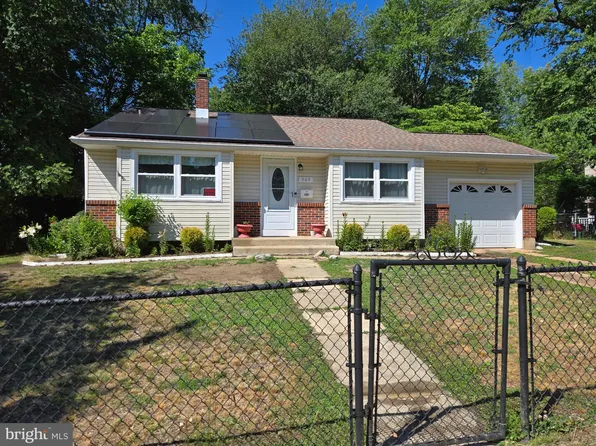 909 Bentley Rd, Lindenwold, NJ 08021