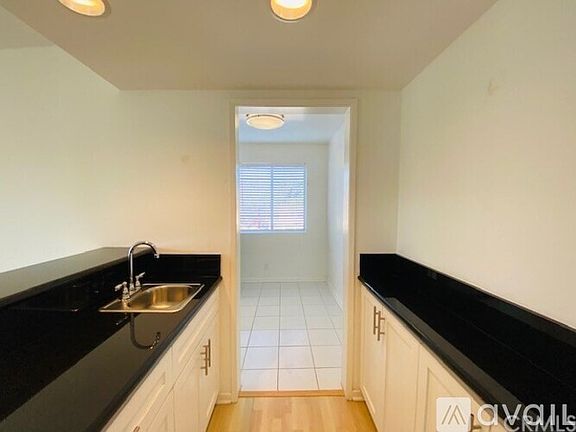 4th image of 811 6th St APT 306