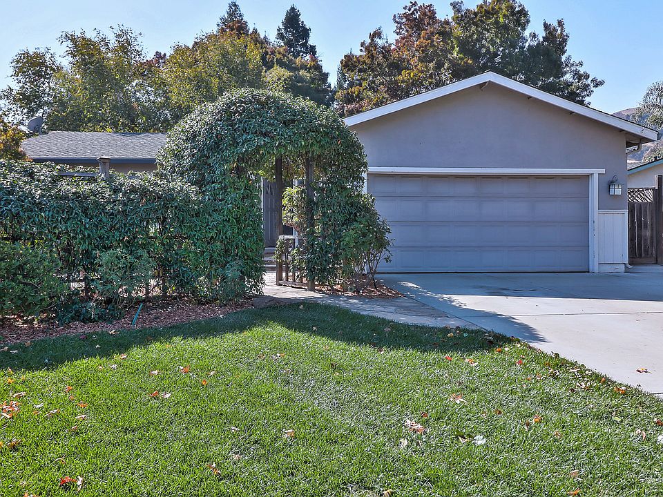 1st image of 835 Santiago Pl