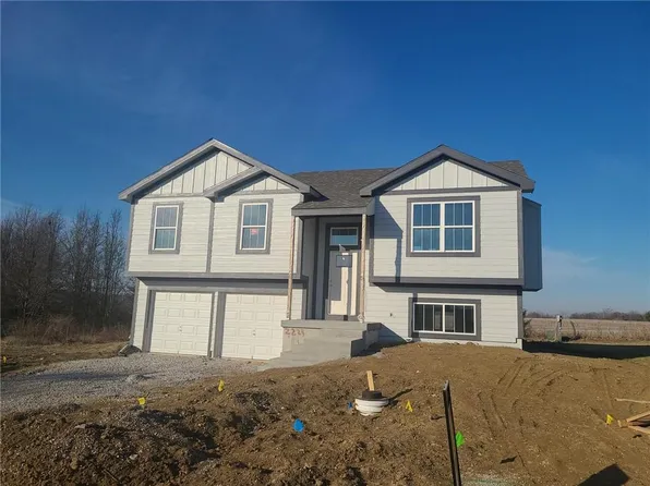 2224 Pemberton Dr, Harrisonville, MO 64701