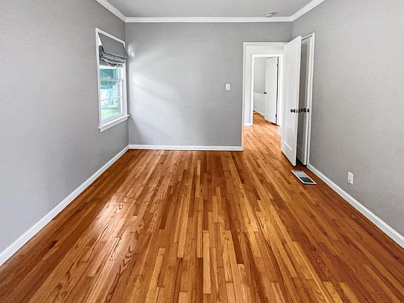 3rd image of 651 Corwin Ave