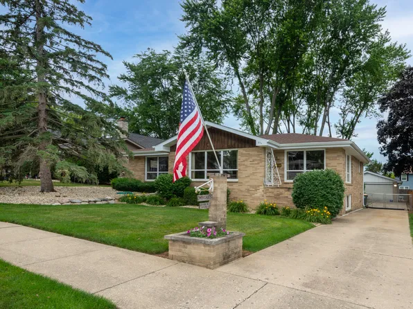 874 Hillandale Dr, Antioch, IL 60002