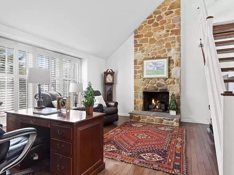 684 Wetherby Ln — Photo 9