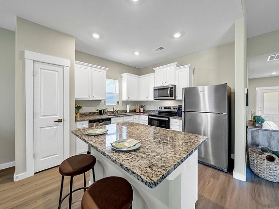 5th image of 1639 Hidden Garden Ln