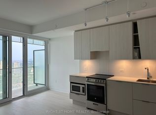 3900 Confederation Pkwy #3802, Mississauga, ON L5B 0K7