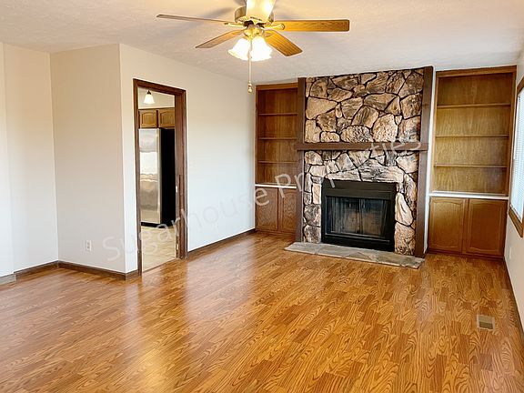 2nd image of 721 W Harvest Dr