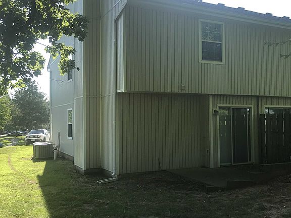3rd image of 4604 NE Whispering Winds Dr Unit 28