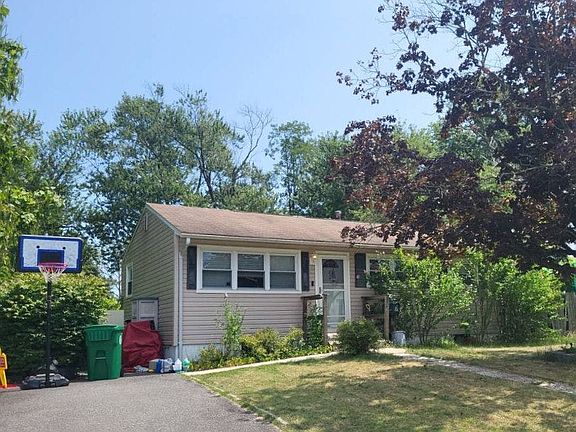 3rd image of 27 Hummel Dr