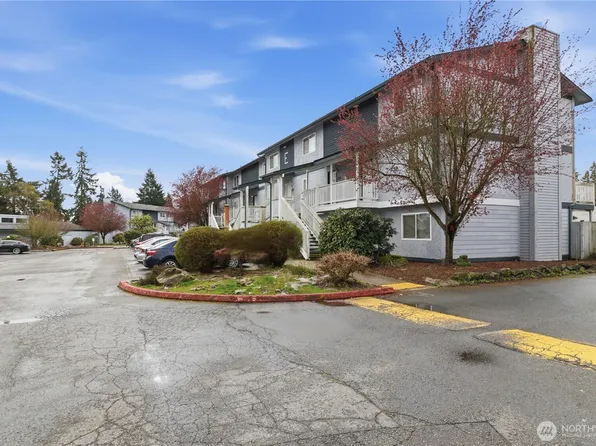 8823 Holly Drive #E201, Everett, WA 98208