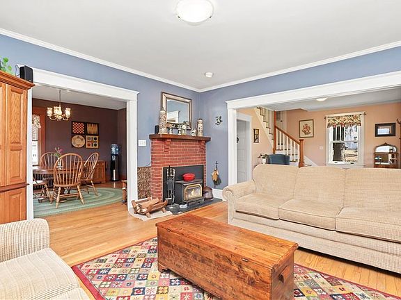 4th image of 42 Crosby Ave