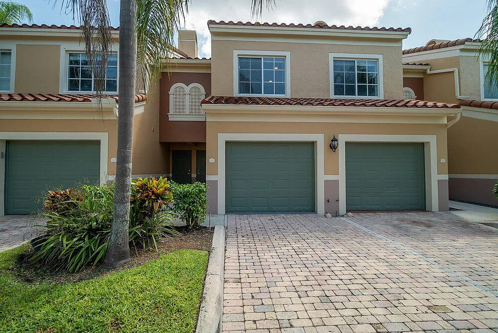 2 bed, 2.5 bath, 1401 sqft, $6,500 — Photo 2
