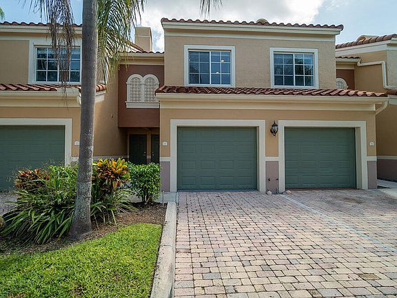 2nd image of 11789 Saint Andrews Pl #103