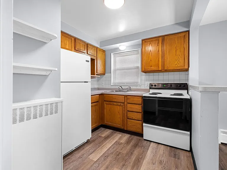 Englewood Apartments — Photo 17