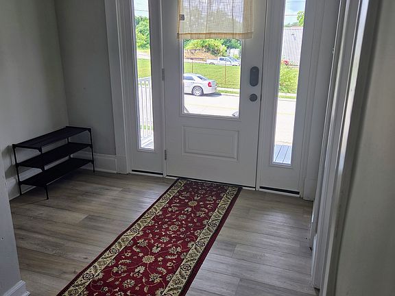 4th image of 3552 Woodburn Ave Room 4
