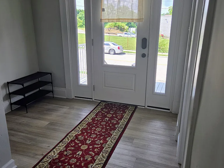 3552 Woodburn Ave #4 — Photo 4