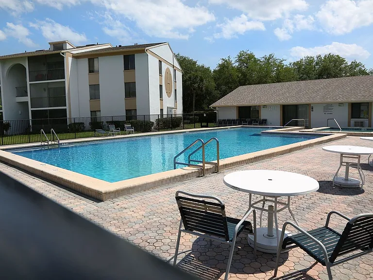 8209 Sun Spring Cir #31 — Photo 9