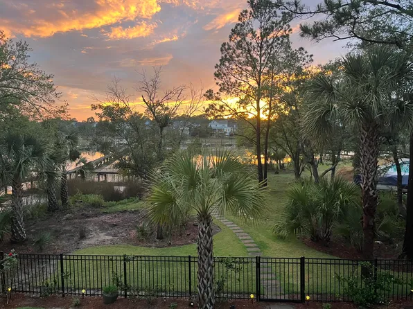 374 Commonwealth Rd, Mount Pleasant, SC 29466