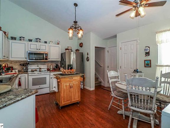3rd image of 253 Bonnie Woods Dr