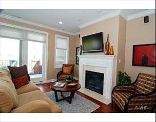 3rd image of 1137 W Webster Ave Ste 4