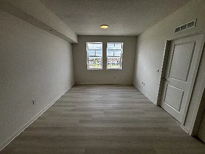 1 bed, 750 sqft, $1,350 — Photo 3