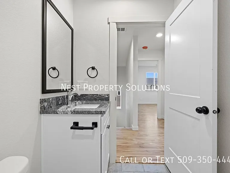 215 S 1st St #4 — Photo 12