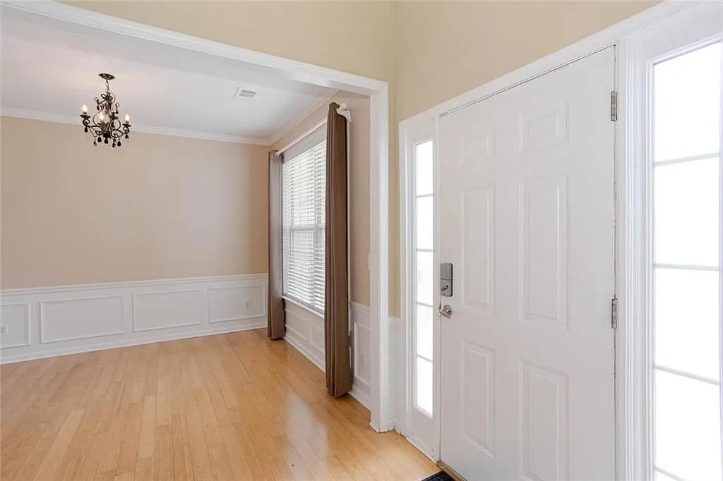 4 bed, 3.0 bath, 2355 sqft, $2,450 — Photo 4