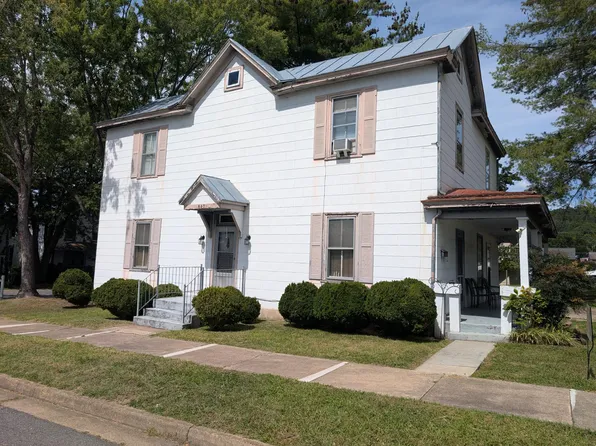 607 E 21st St, Buena Vista, VA 24416