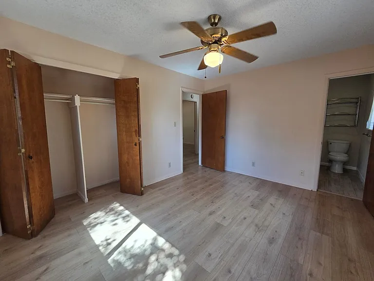607 S Columbus St — Photo 15