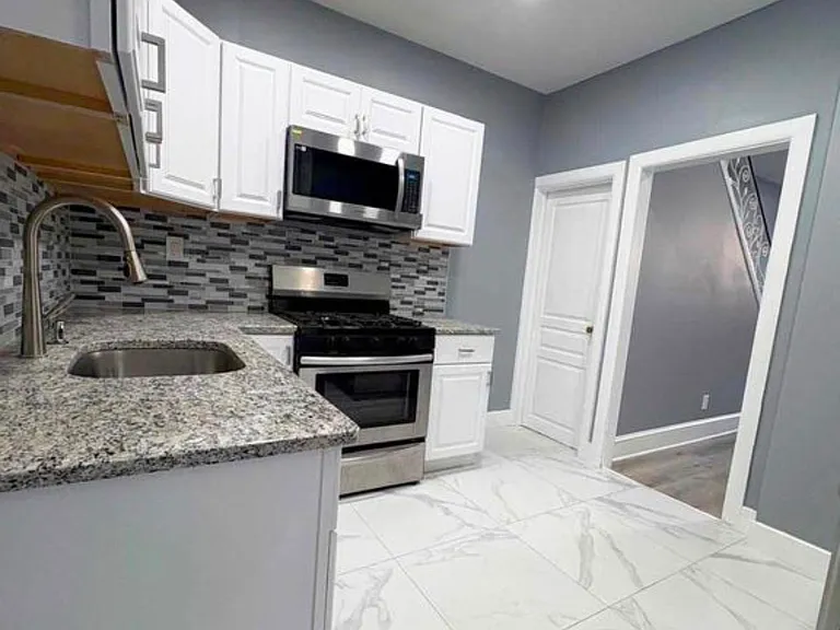 526 E Willard St — Photo 3