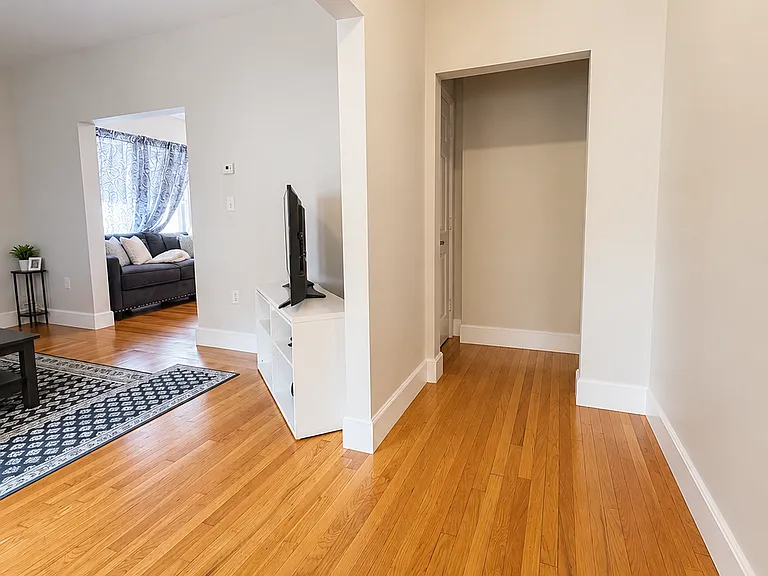 62 Mount Vernon St #A — Photo 2