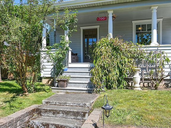 3rd image of 700 W 21st St