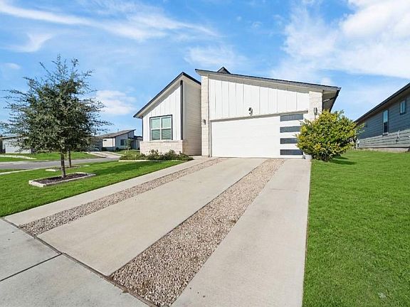 2nd image of 13700 Zuhause Dr
