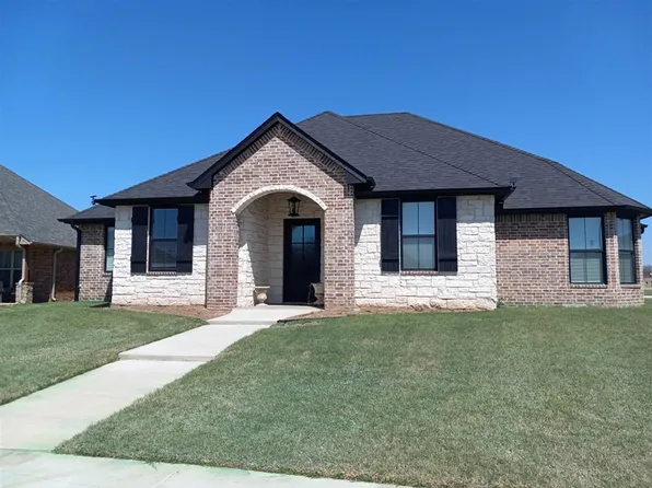 2438 NE Falcon Ln, Lawton, OK