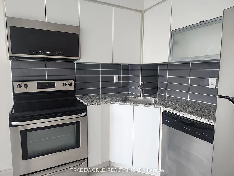 150 E Liberty St #503 — Photo 2