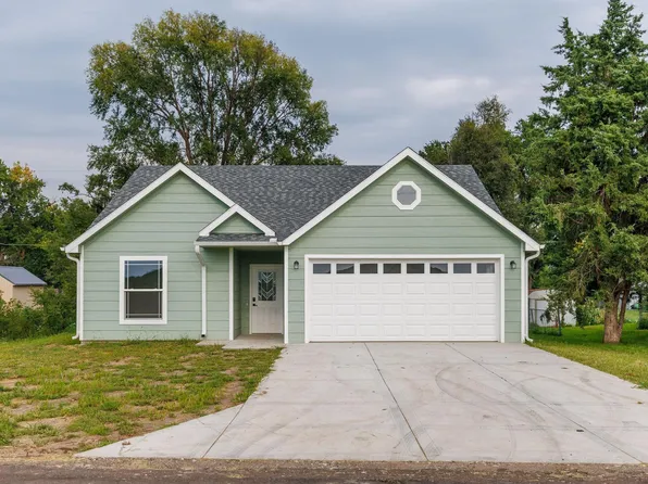 130 Sunset Ln, Maple Hill, KS 66507