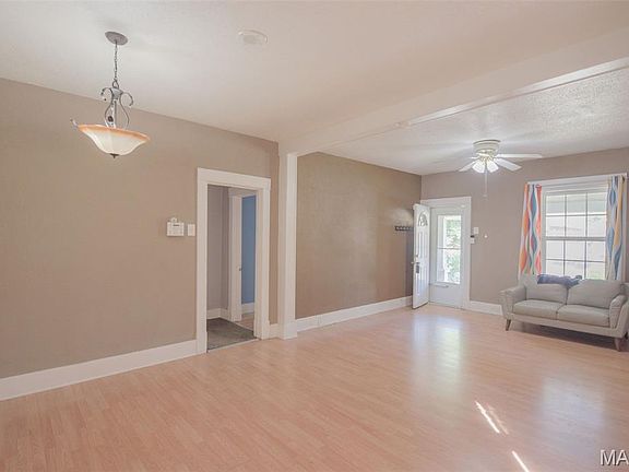 5th image of 2447 Delmar Ave