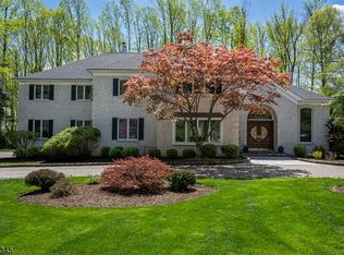 19 Lenape Ct, Basking Ridge, NJ 07920