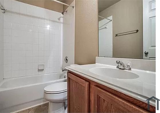 4th image of 14628 Crystal Lake Dr