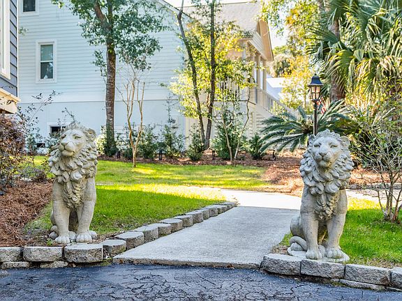 3rd image of 6 Sandwedge Ln