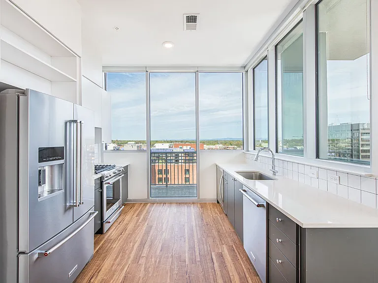 Deca Camperdown Apartments — Photo 9