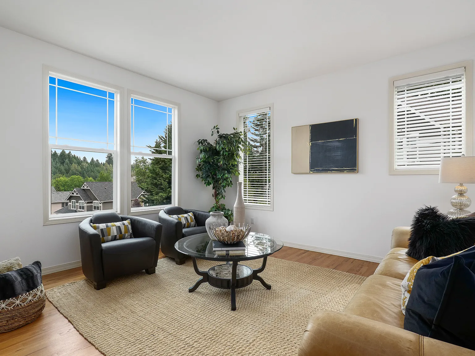4 bed, 3004 sqft, $5,000 — Photo 3