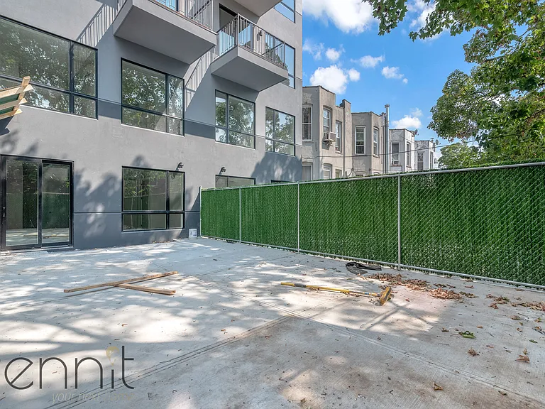 338 E 28th St #BACKYARD — Photo 2