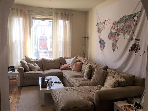 3rd image of 3118 N Kenmore Ave APT 1