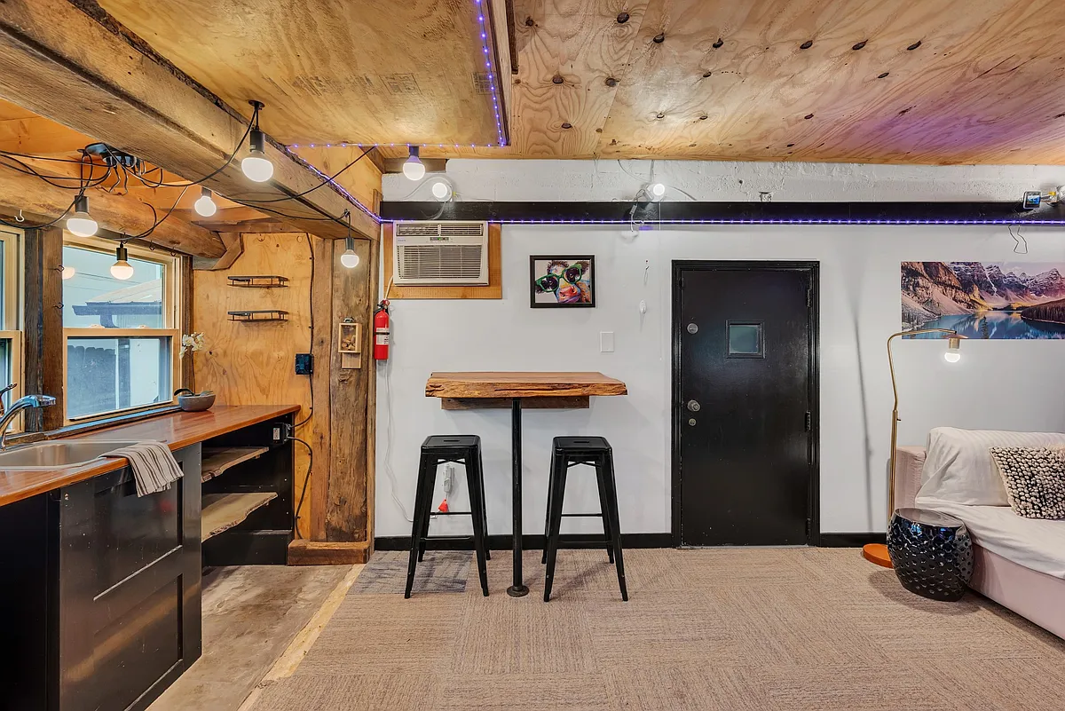 Building Photo - 305 S 14th St #2C