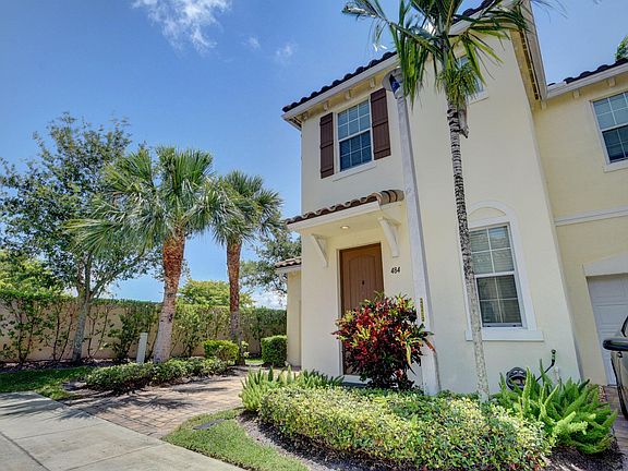 2nd image of 484 Lauren Pine Pl